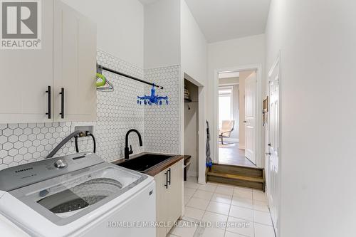 54 Hoard Avenue, New Tecumseth, ON - Indoor Photo Showing Kitchen