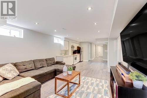 54 Hoard Avenue, New Tecumseth, ON - Indoor Photo Showing Living Room