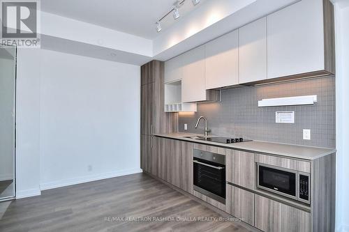 4011 - 898 Portage Parkway, Vaughan, ON - Indoor Photo Showing Kitchen