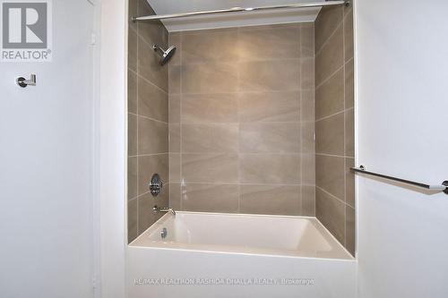 4011 - 898 Portage Parkway, Vaughan, ON - Indoor Photo Showing Bathroom