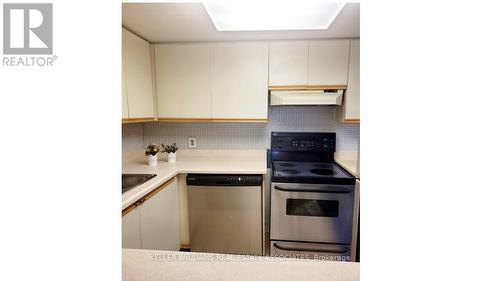 404 - 25 Agnes Street, Mississauga, ON - Indoor Photo Showing Kitchen