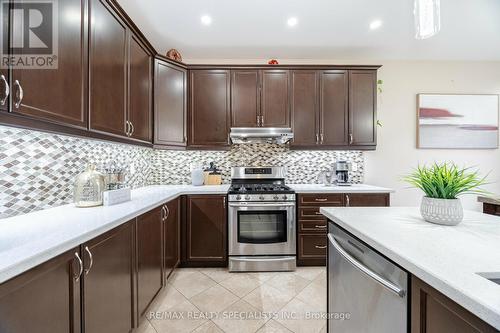 12 Ricardo Road, Brampton, ON - Indoor Photo Showing Kitchen With Upgraded Kitchen