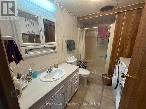 32 - 43969 Highway 3, Wainfleet, ON - Indoor Photo Showing Bathroom