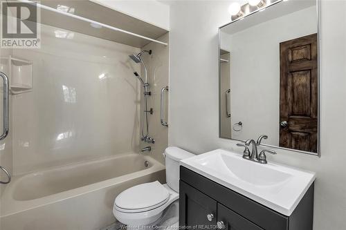 2032 Ford Boulevard, Windsor, ON - Indoor Photo Showing Bathroom