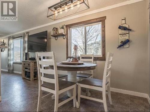 5880 Gardi Road, Kamloops, BC - Indoor Photo Showing Dining Room