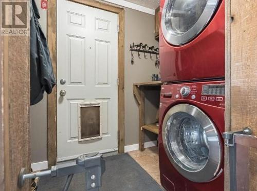 5880 Gardi Road, Kamloops, BC - Indoor Photo Showing Laundry Room