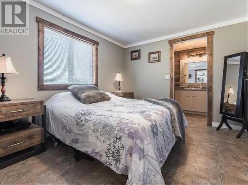 5880 Gardi Road, Kamloops, BC - Indoor Photo Showing Bedroom