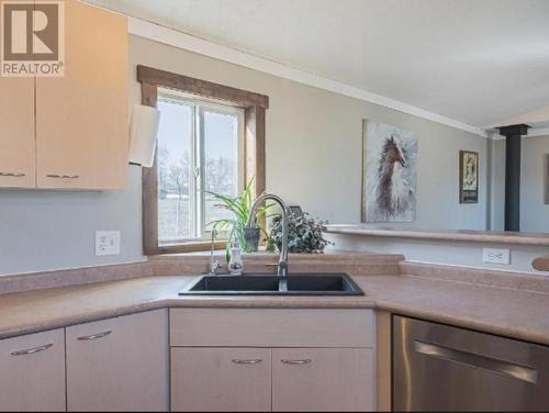 5880 Gardi Road, Kamloops, BC - Indoor Photo Showing Kitchen With Double Sink