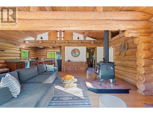 1860 Agate Bay Road, Barriere, BC - Indoor Photo Showing Living Room