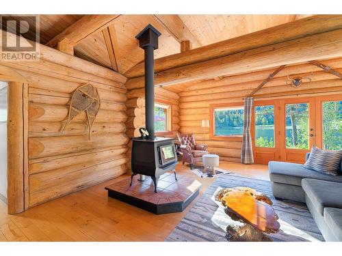 1860 Agate Bay Road, Barriere, BC - Indoor Photo Showing Living Room