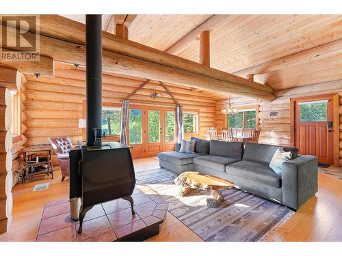 1860 Agate Bay Road, Barriere, BC - Indoor Photo Showing Living Room