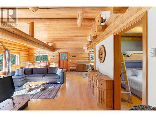 1860 Agate Bay Road, Barriere, BC - Indoor Photo Showing Living Room