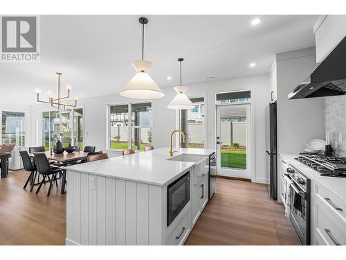 1291 Brechin Place, Kamloops, BC - Indoor Photo Showing Kitchen With Upgraded Kitchen