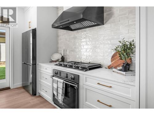 1291 Brechin Place, Kamloops, BC - Indoor Photo Showing Kitchen With Stainless Steel Kitchen With Upgraded Kitchen