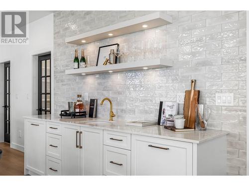 1291 Brechin Place, Kamloops, BC - Indoor Photo Showing Kitchen With Upgraded Kitchen