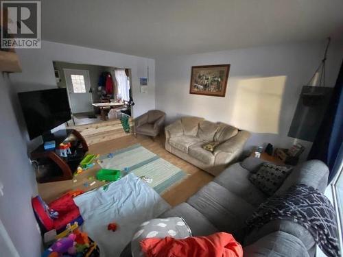 1125 Vista Point Road, Barriere, BC - Indoor Photo Showing Living Room