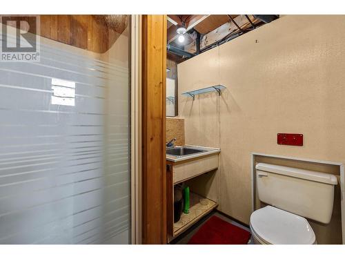 112 Holway Street, Kamloops, BC - Indoor Photo Showing Bathroom