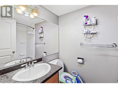 555 Dalgleish Drive Unit# 202, Kamloops, BC - Indoor Photo Showing Bathroom