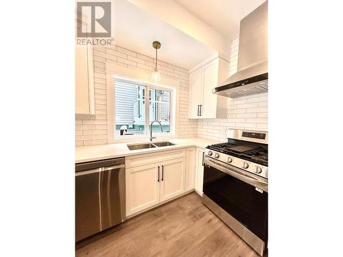 1365 Burfield Drive, Sun Peaks, BC - Indoor Photo Showing Kitchen With Double Sink With Upgraded Kitchen