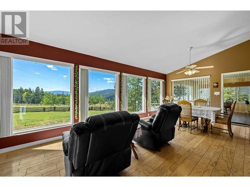 5120 Steffens Road, Merritt, BC - Indoor Photo Showing Living Room