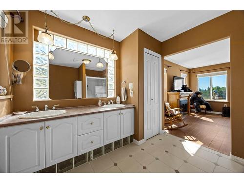 5120 Steffens Road, Merritt, BC - Indoor Photo Showing Bathroom