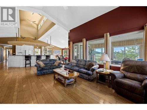 5120 Steffens Road, Merritt, BC - Indoor Photo Showing Living Room