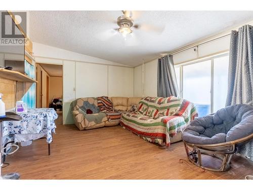 3580 Cariboo  97 Highway, Cache Creek, BC - Indoor Photo Showing Living Room