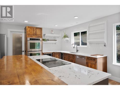 289 Orchard Lake Road, Kamloops, BC - Indoor Photo Showing Kitchen