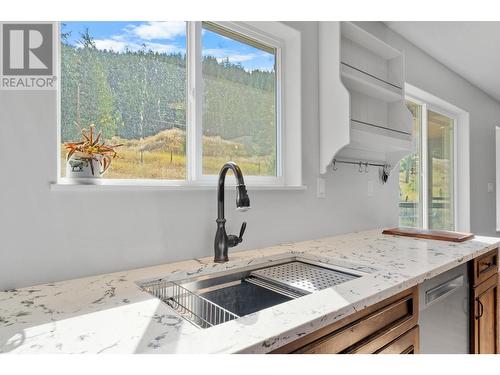 289 Orchard Lake Road, Kamloops, BC - Indoor Photo Showing Kitchen