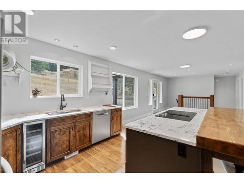 289 Orchard Lake Road, Kamloops, BC - Indoor Photo Showing Kitchen