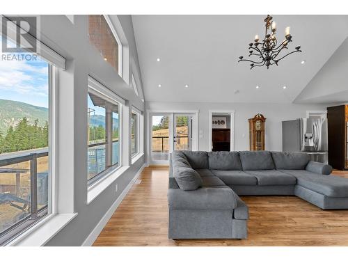 289 Orchard Lake Road, Kamloops, BC - Indoor Photo Showing Living Room