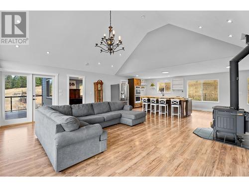 289 Orchard Lake Road, Kamloops, BC - Indoor Photo Showing Living Room