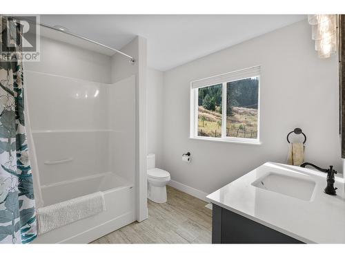 289 Orchard Lake Road, Kamloops, BC - Indoor Photo Showing Bathroom