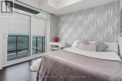 1608 - 2081 Fairview Street, Burlington, ON - Indoor Photo Showing Bedroom