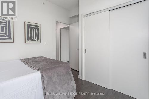 1608 - 2081 Fairview Street, Burlington, ON - Indoor Photo Showing Bedroom