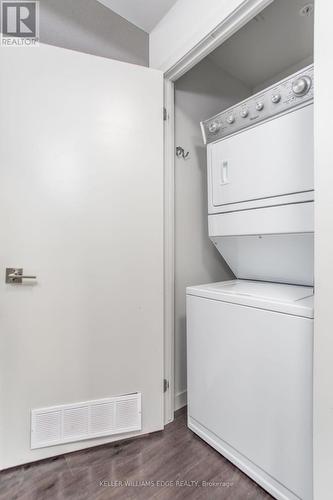 1608 - 2081 Fairview Street, Burlington, ON - Indoor Photo Showing Laundry Room