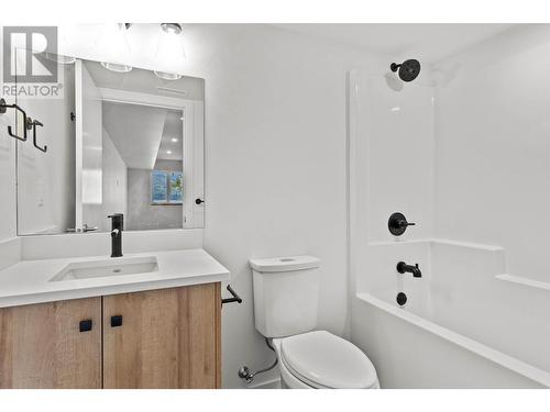 5600 Adams West Fsr Unit# Lot 1, Adams Lake, BC - Indoor Photo Showing Bathroom