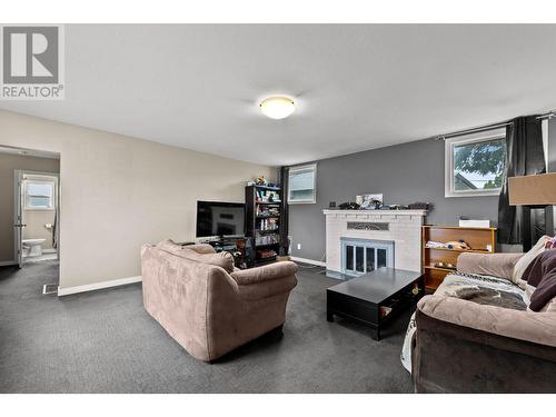 486 Fortune Drive, Kamloops, BC - Indoor Photo Showing Living Room