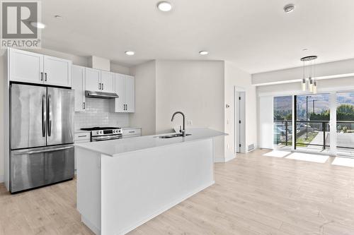 651 Dunes Drive Unit# 102, Kamloops, BC - Indoor Photo Showing Kitchen With Upgraded Kitchen