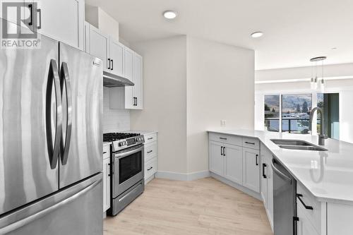 651 Dunes Drive Unit# 102, Kamloops, BC - Indoor Photo Showing Kitchen With Double Sink With Upgraded Kitchen