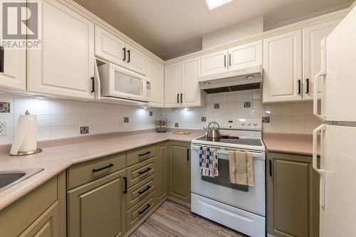 807 Railway Avenue Unit# 34, Ashcroft, BC - Indoor Photo Showing Kitchen