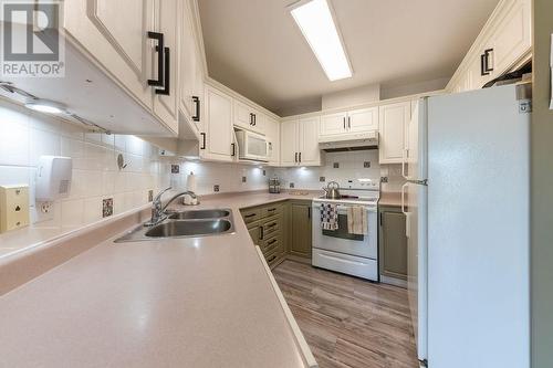 807 Railway Avenue Unit# 34, Ashcroft, BC - Indoor Photo Showing Kitchen With Double Sink