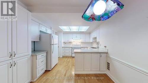 304 - 65 Spring Garden Avenue, Toronto, ON - Indoor Photo Showing Kitchen