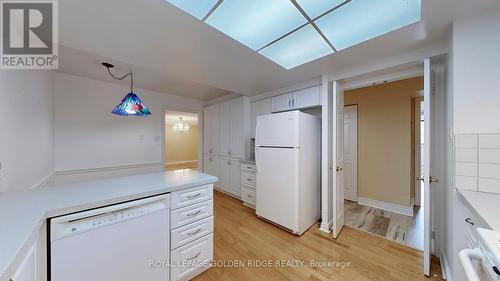 304 - 65 Spring Garden Avenue, Toronto, ON - Indoor Photo Showing Kitchen