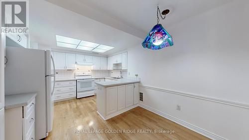 304 - 65 Spring Garden Avenue, Toronto, ON - Indoor Photo Showing Kitchen