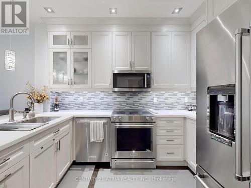 206 - 10 Gateway Boulevard, Toronto, ON - Indoor Photo Showing Kitchen With Upgraded Kitchen