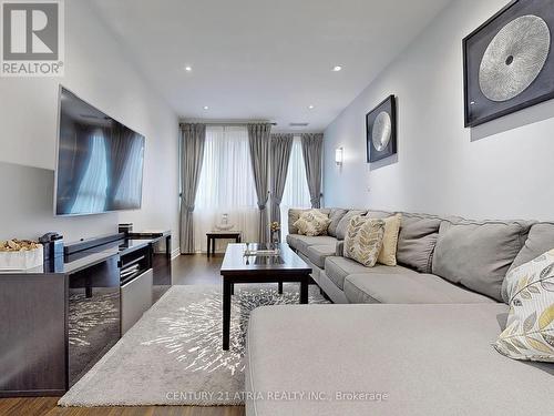 206 - 10 Gateway Boulevard, Toronto, ON - Indoor Photo Showing Living Room