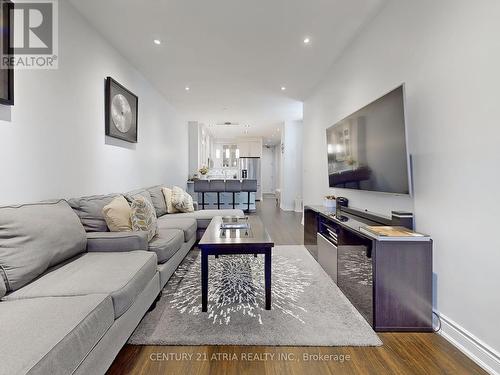 206 - 10 Gateway Boulevard, Toronto, ON - Indoor Photo Showing Living Room