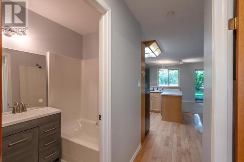 555 Government Street Unit# 103, Penticton, BC - Indoor Photo Showing Bathroom