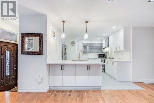 (Upper) - 260 Demaine Crescent, Richmond Hill, ON - Indoor Photo Showing Kitchen